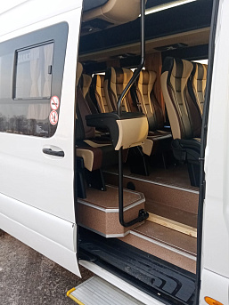 Mercedes Sprinter 19-20 мест (белый) с водителем